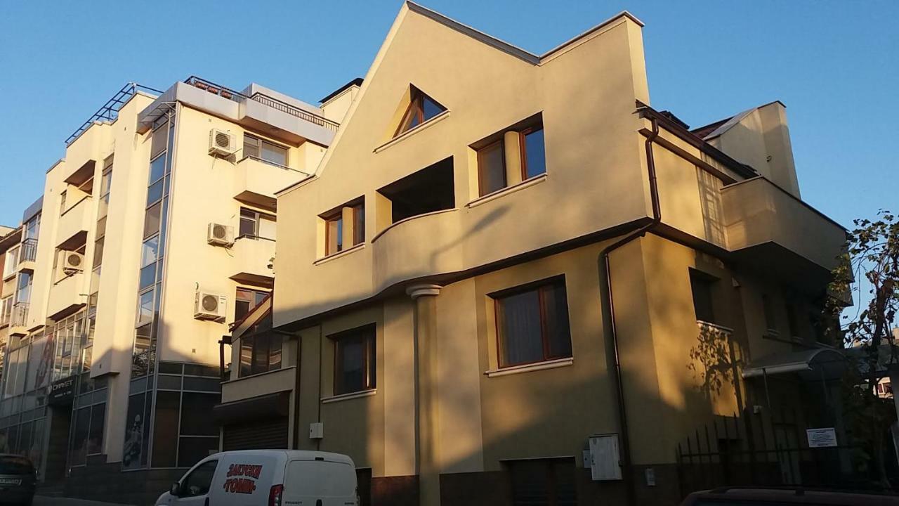 Нощувки Ботеви Šumen Exteriér fotografie