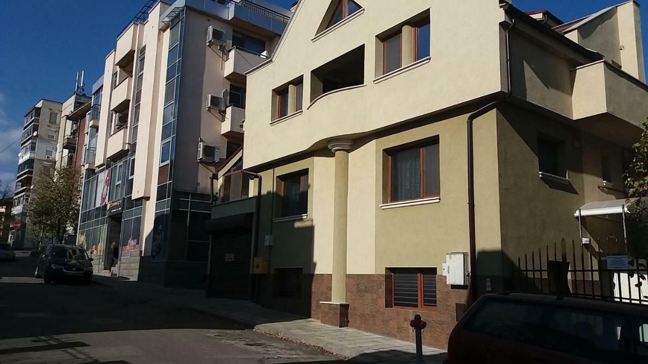 Нощувки Ботеви Šumen Exteriér fotografie
